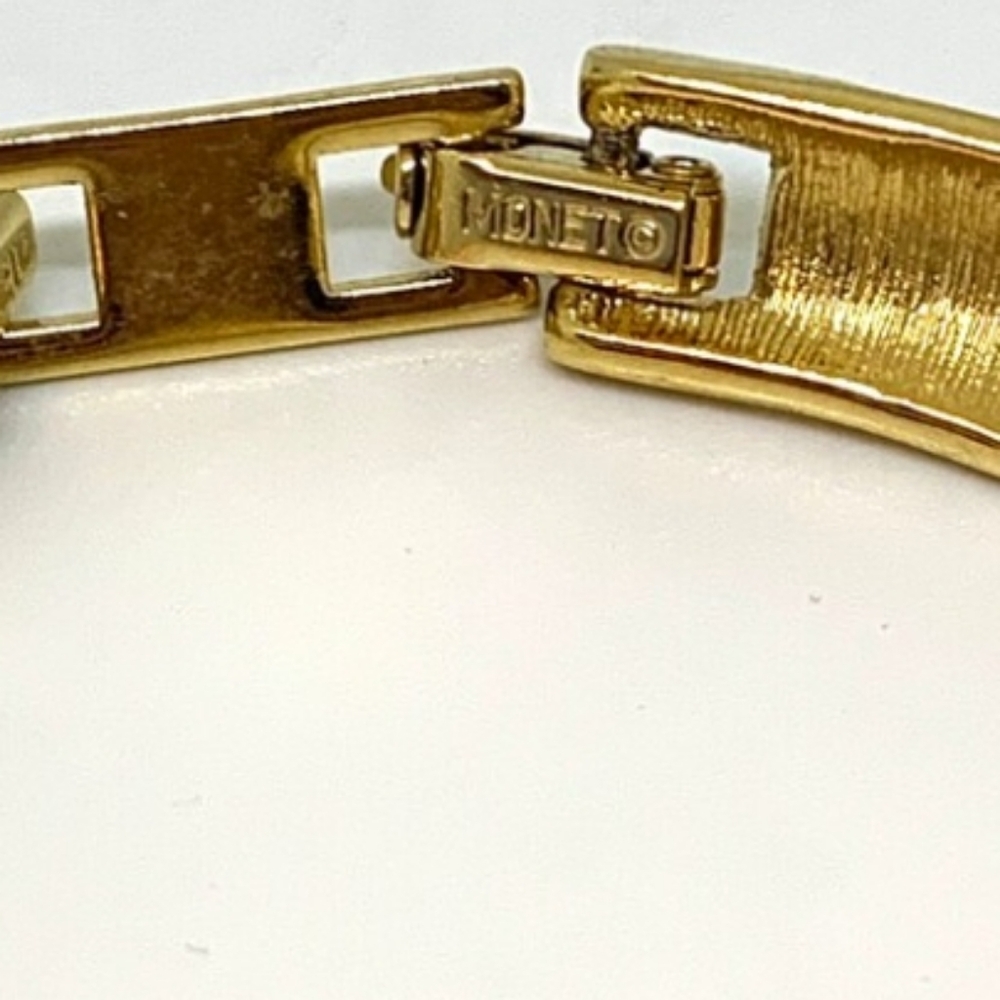 Vintage Monet Gold-Tone Statement Collar Necklace – Bold & Elegant - Picture 3 of 5